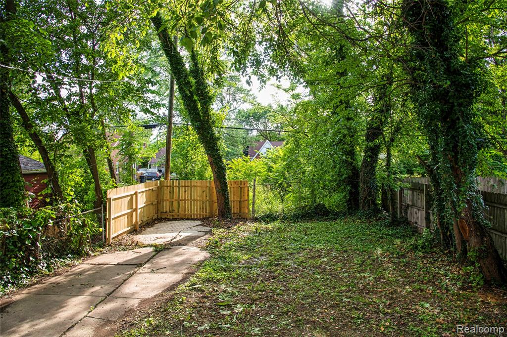 8087 Cloverlawn Street, Detroit, MI 48204 — Photo 14