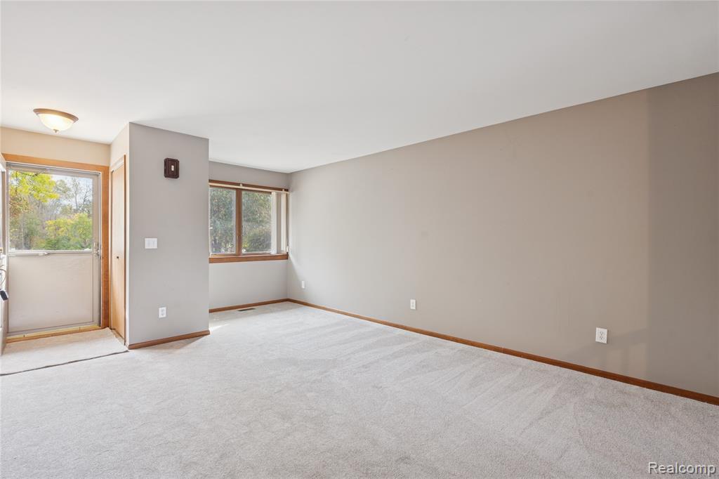 9502 Fenwin Drive, Grand Blanc, MI 48439 — Photo 8