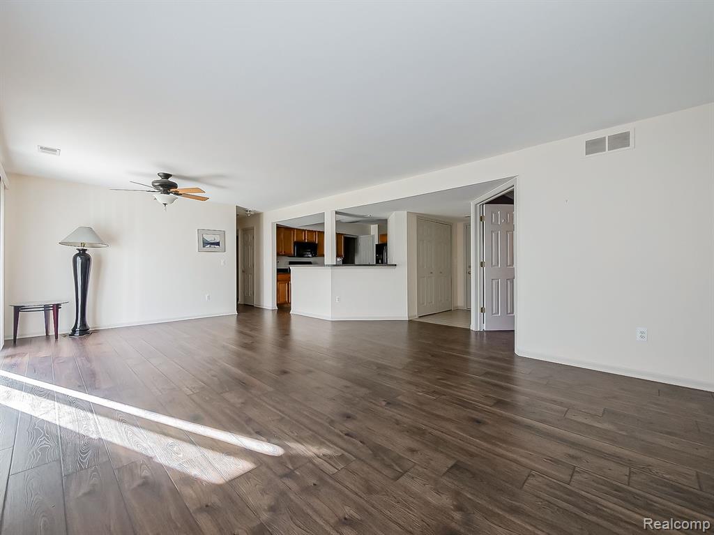 628 RIVERSTONE Lane, Chelsea, MI 48118 — Photo 5