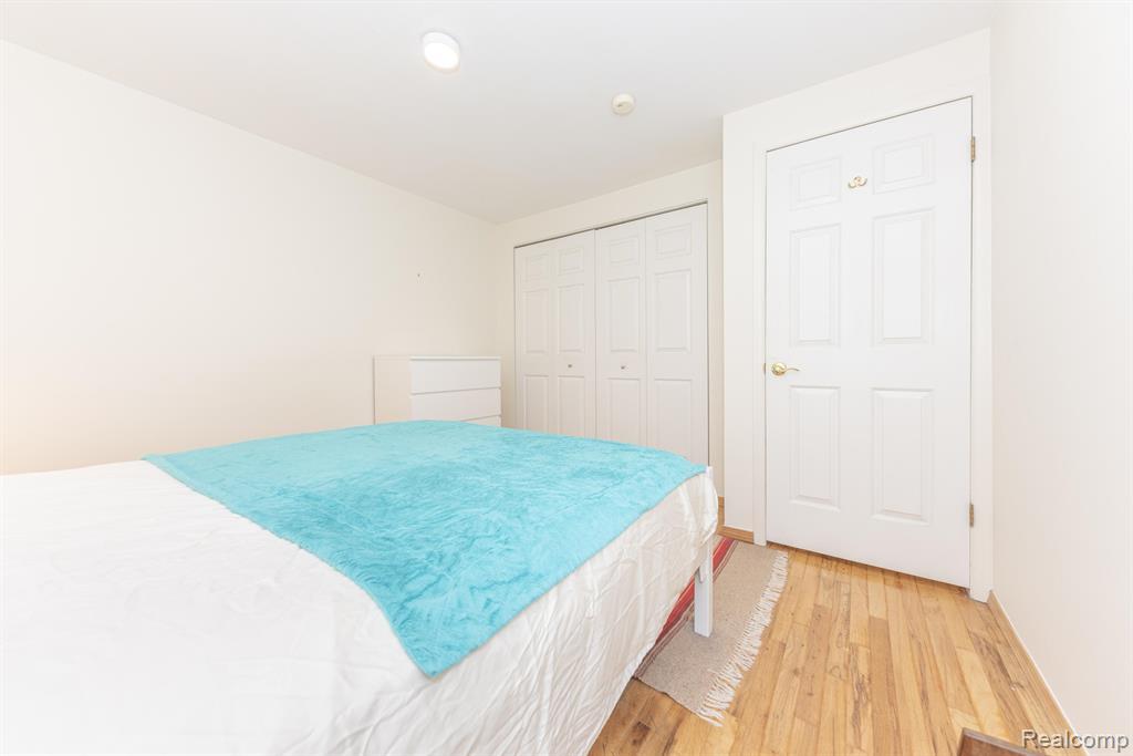 517 Longshore Dr, Ann Arbor, MI 48105 — Photo 18