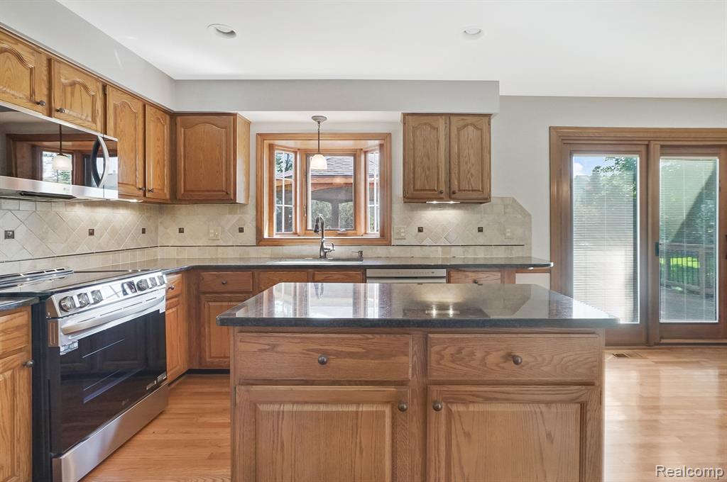 49309 PLUM TREE Drive, Plymouth, MI 48170 — Photo 12
