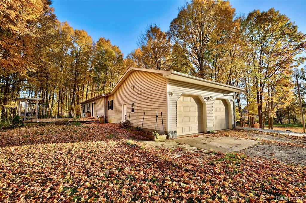 11154 Gale Road, Otisville, MI 48463 — Photo 45