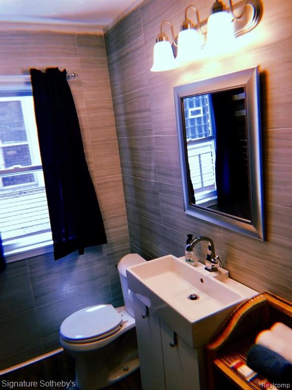 8310 BADGER Street, Detroit, MI 48213 — Photo 17