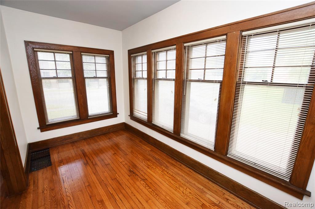 421 University Avenue, Flint, MI 48503 — Photo 4