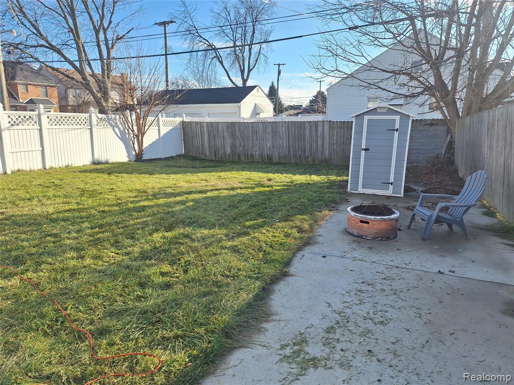 829 HUDSON Street, Wyandotte, MI 48192 — Photo 3