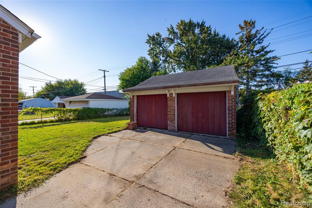 8420 Warren Boulevard, Center Line, MI 48015 — Photo 22