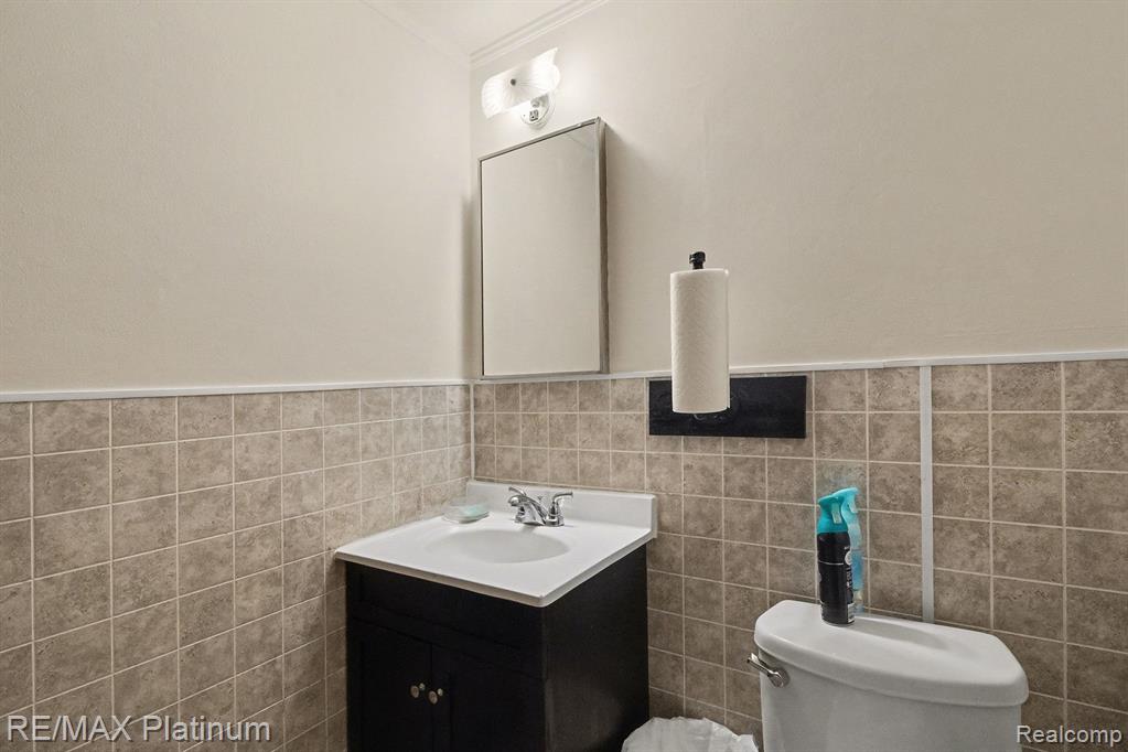1200 HOLDEN AVENUE, Milford, MI, 48381