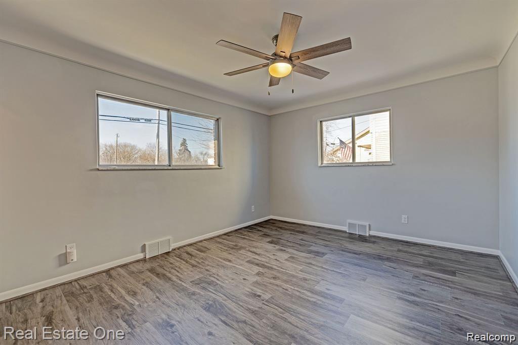 45752 JEFFERSON Avenue, Chesterfield, MI 48047 — Photo 22