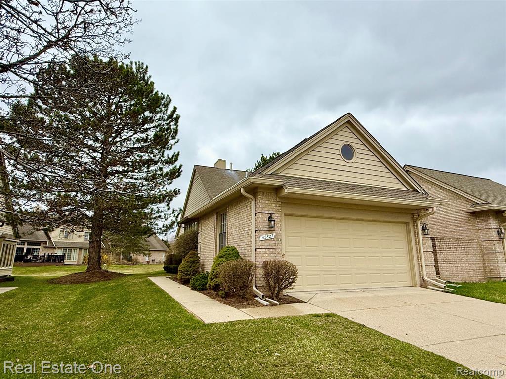 42827 Matthew Drive, Sterling Heights, MI 48313 — Photo 43