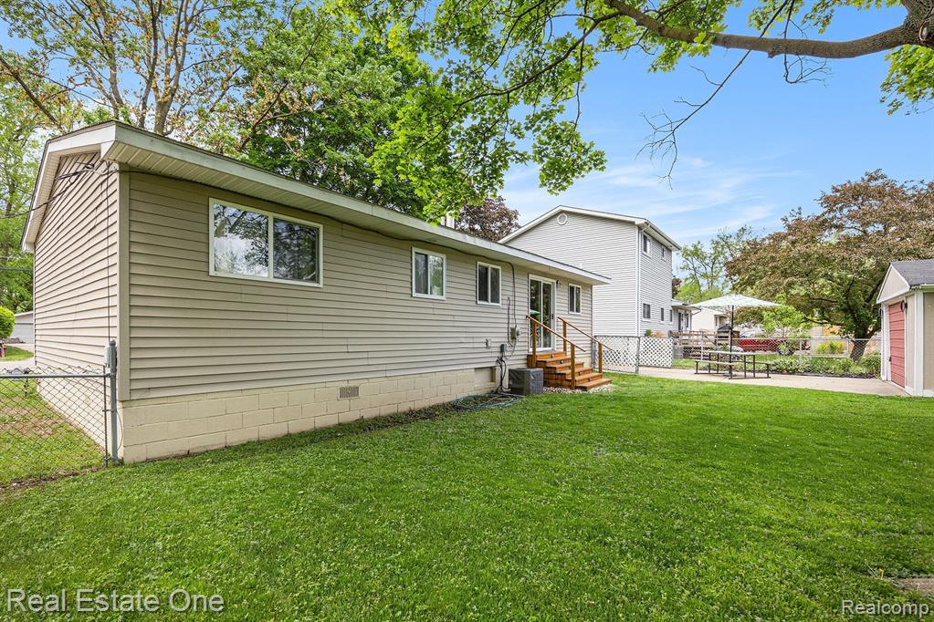 44080 DAVIS, Utica, MI 48317 — Photo 17