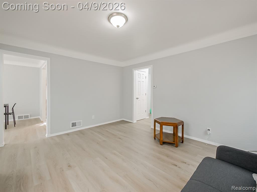 9163 Winthrop Street, Detroit, MI 48228 — Photo 4