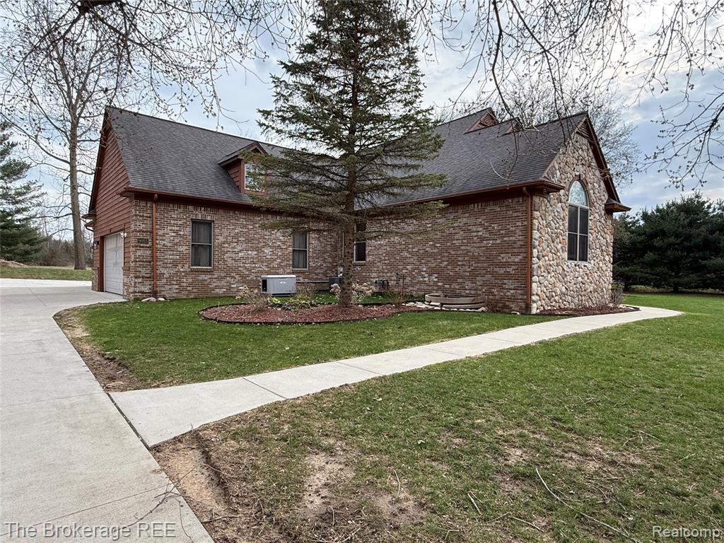 9055 N Island Drive, Flushing, MI 48433 — Photo 2