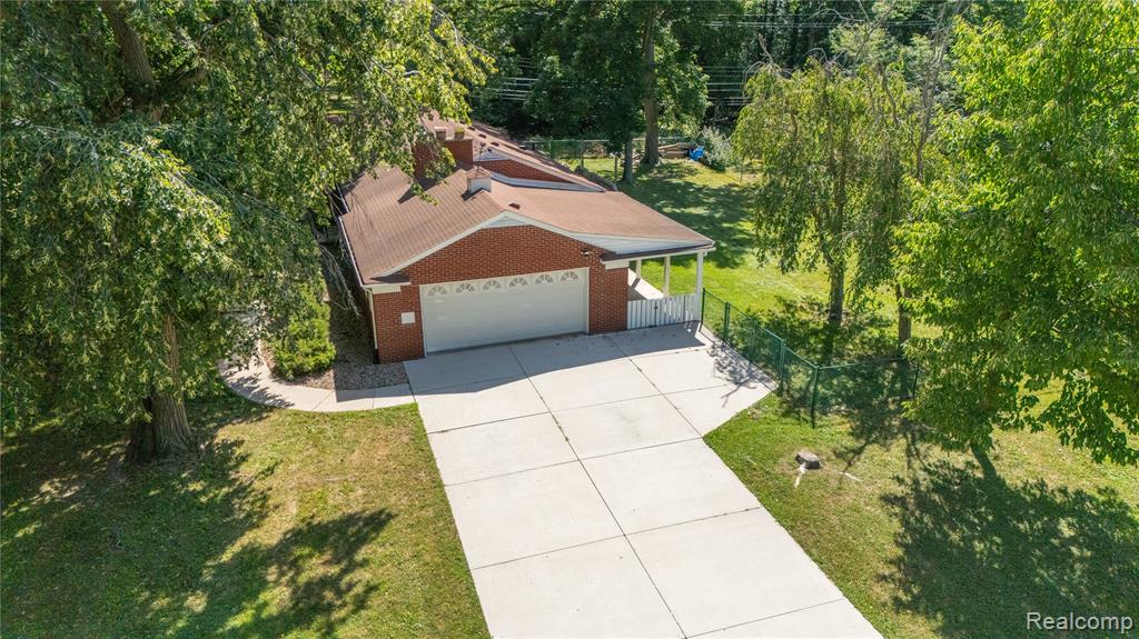 8293 Woodcrest Drive, Grosse Ile, MI 48138 — Photo 34