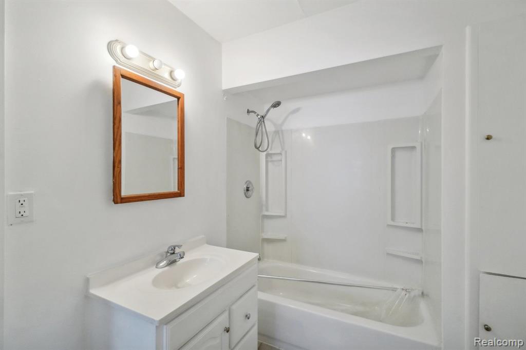 46 E HAYES Avenue, Hazel Park, MI 48030 — Photo 15