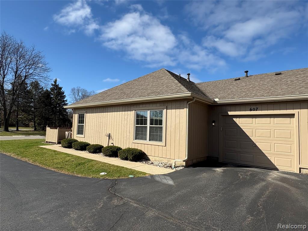607 Perry Creek Drive, Grand Blanc, MI 48439 — Photo 4