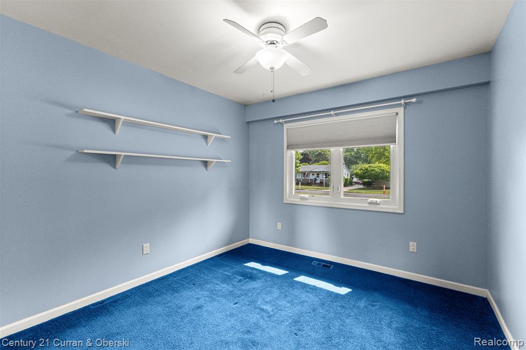 9377 Lamont Street, Livonia, MI 48150 — Photo 24