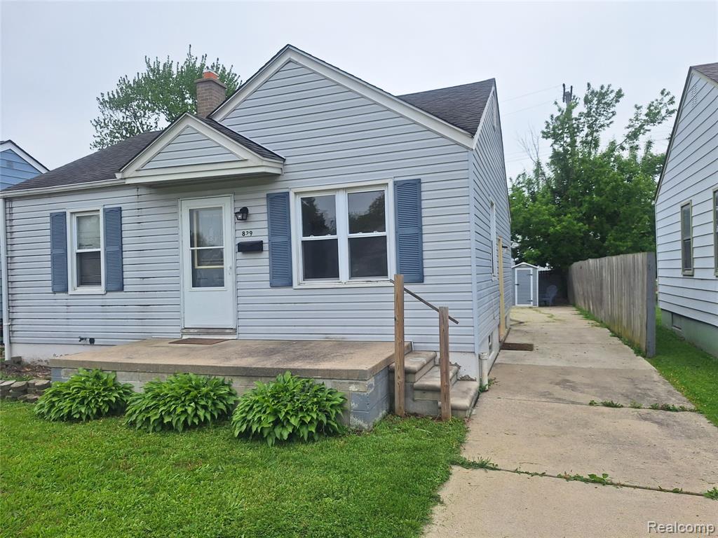 829 HUDSON Street, Wyandotte, MI 48192 — front exterior