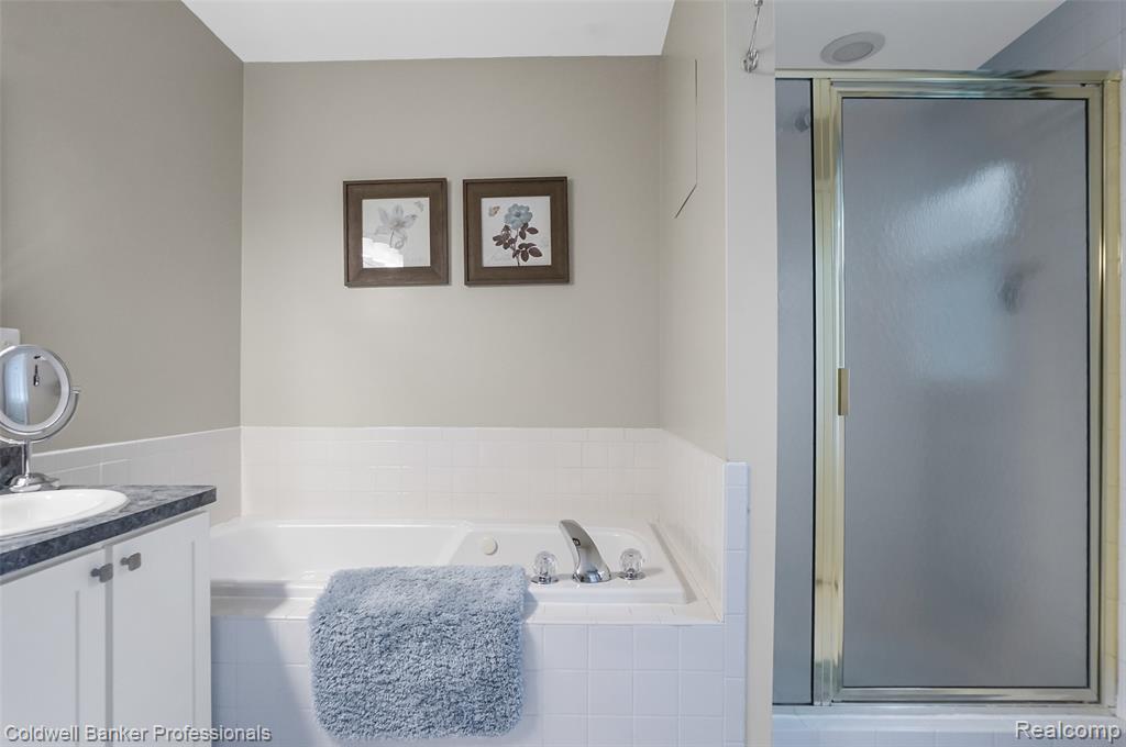 43246 Winterfield Drive, Sterling Heights, MI 48314 — Photo 27