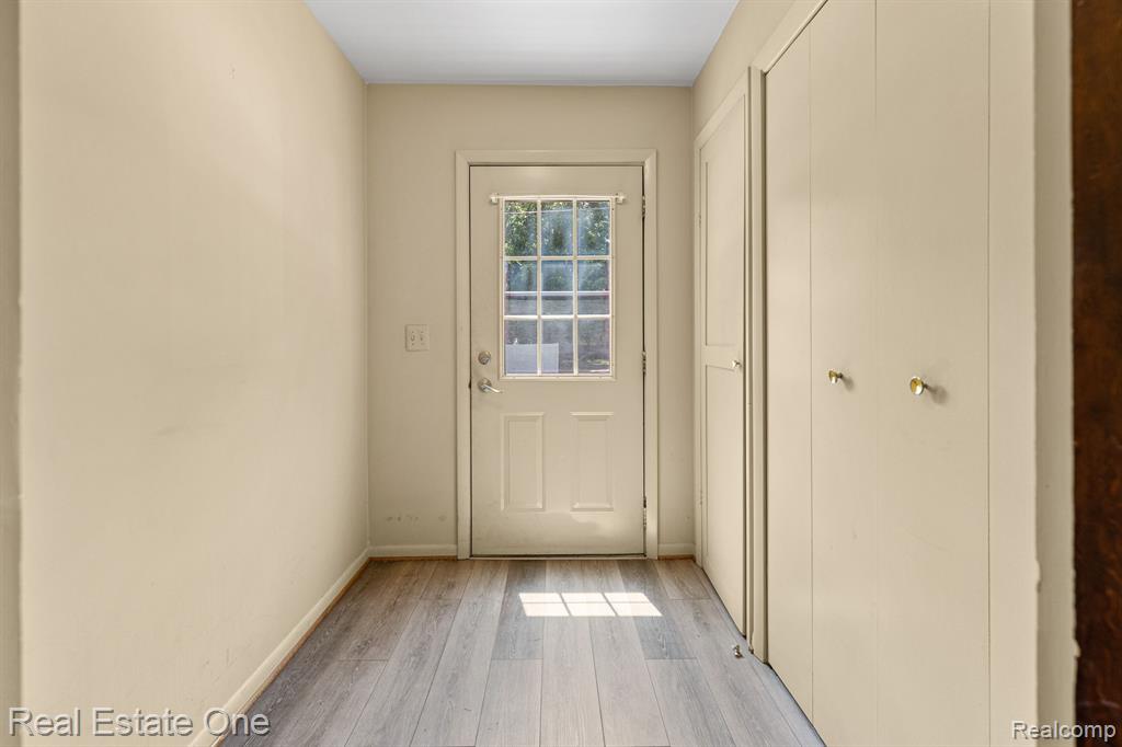447 E JACKSON Street E, Lake Orion, MI 48362 — Photo 8