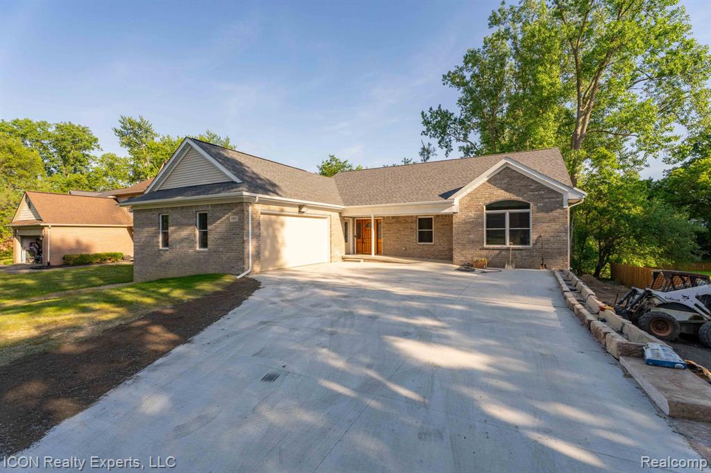 3907 Pontiac Lake Road, Waterford, MI 48328