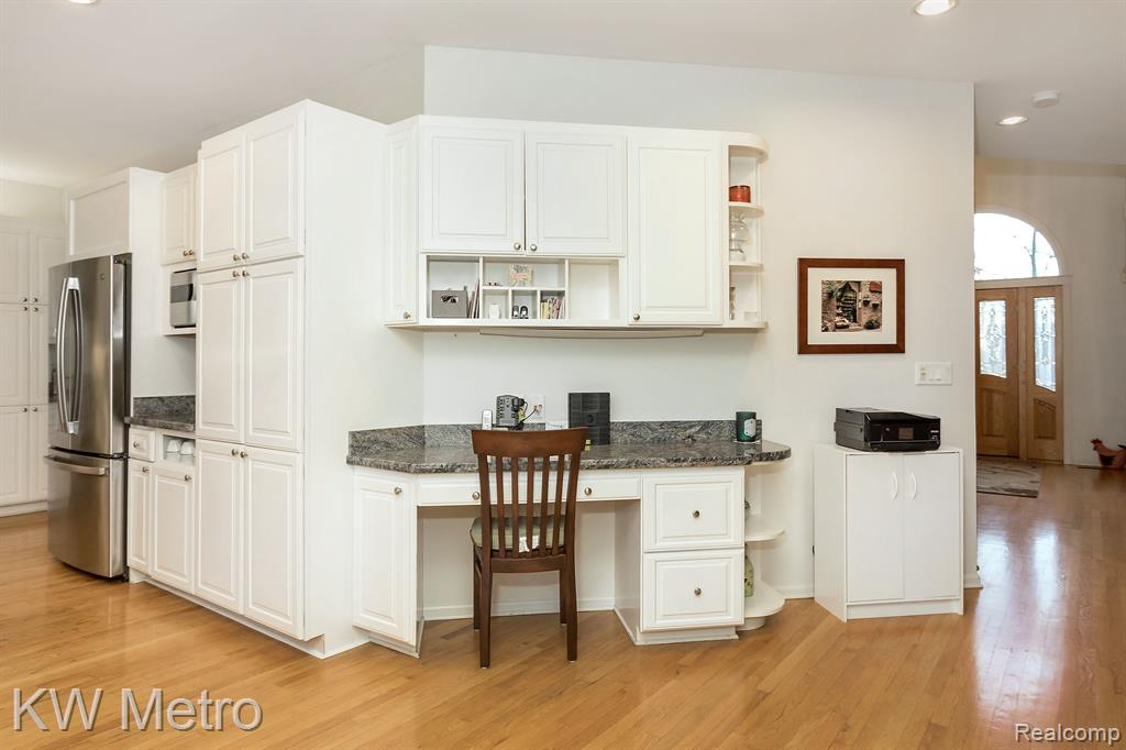 685 TRINWAY Drive, Troy, MI 48085 — Photo 18