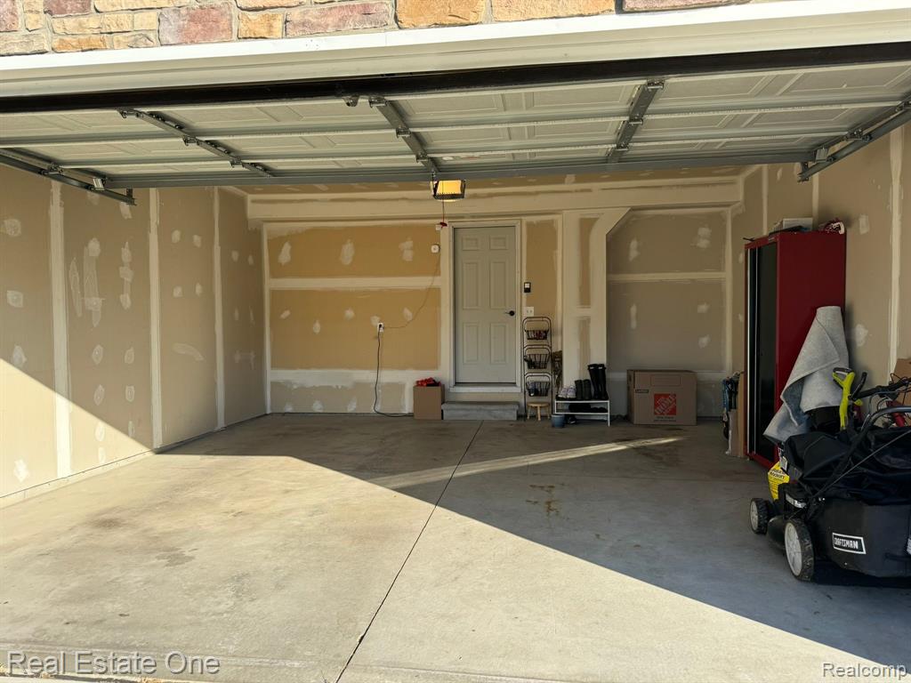 6412 MISTY Court, Waterford, MI 48327 — Photo 15