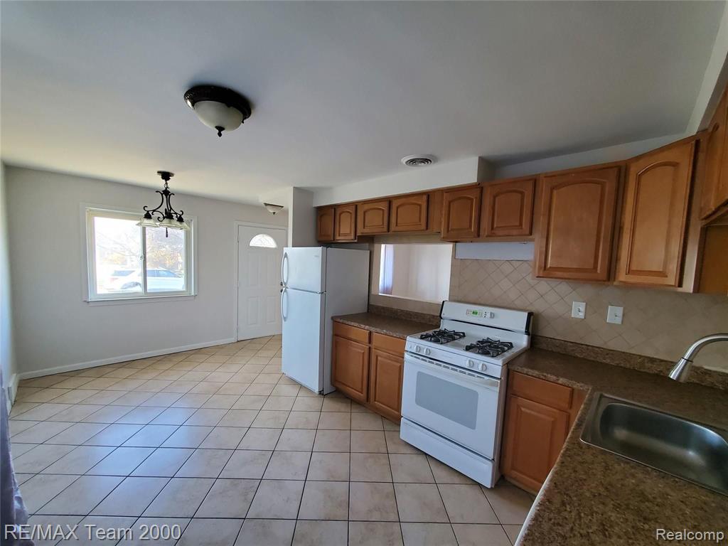 5637 MERRICK Street, Dearborn Heights, MI 48125 — Photo 8