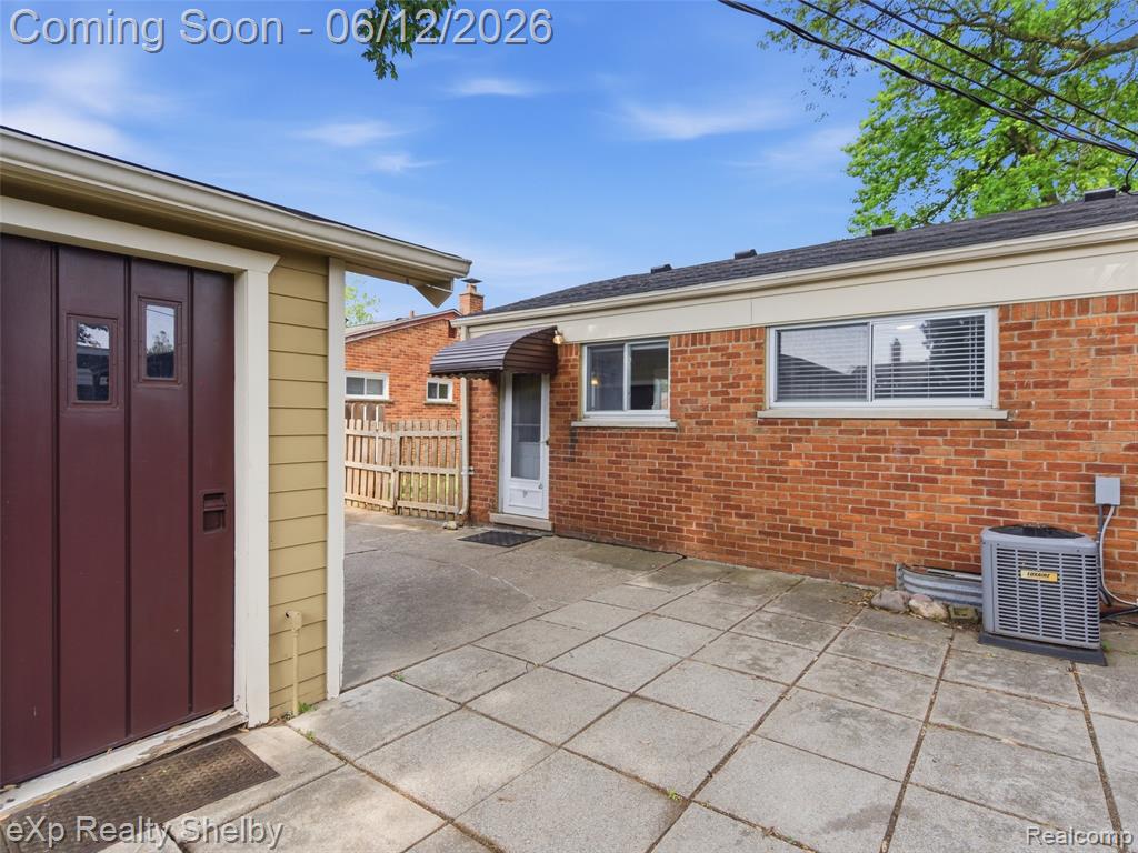 29451 Mark Avenue, Madison Heights, MI 48071 — Photo 36