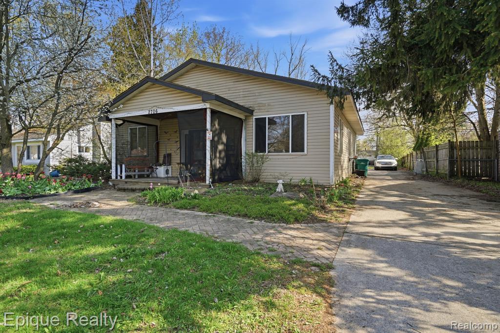 2706 Genes Drive, Auburn Hills, MI 48326 — Photo 3