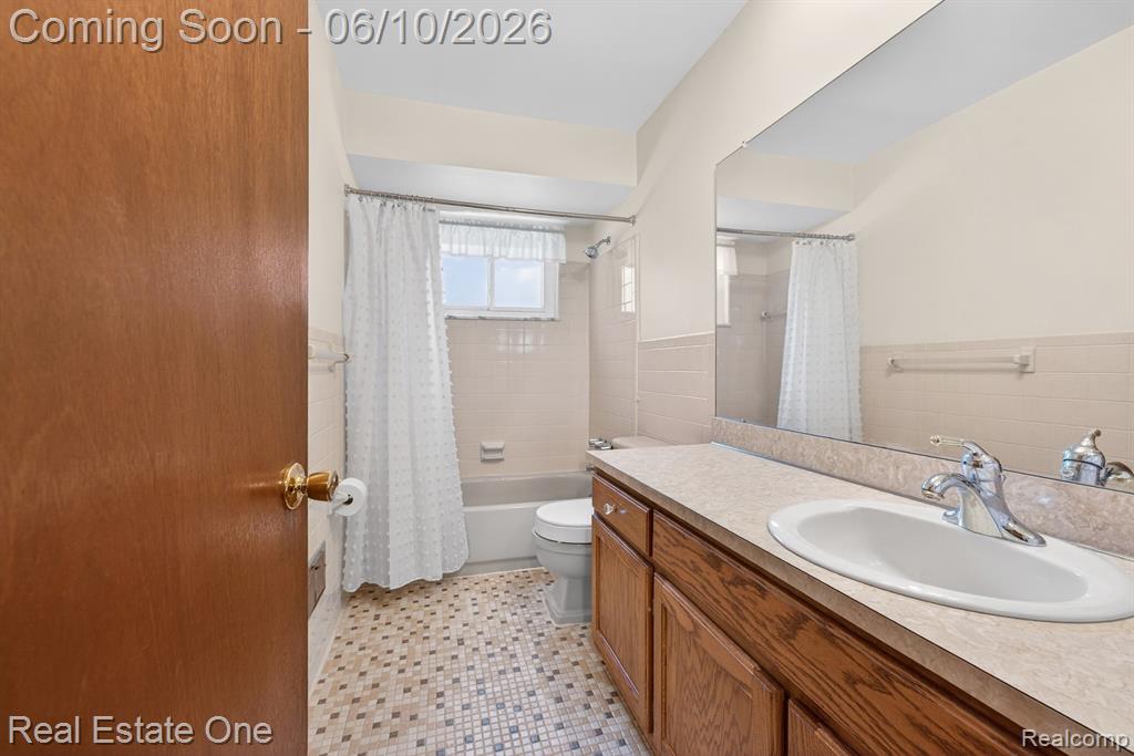 9421 Pine Street, Taylor, MI 48180 — Photo 12