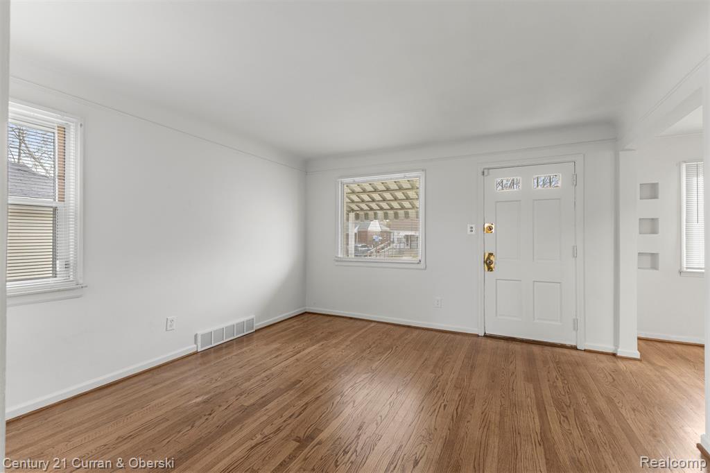 7609 Stout, Detroit, MI 48228 — Photo 6