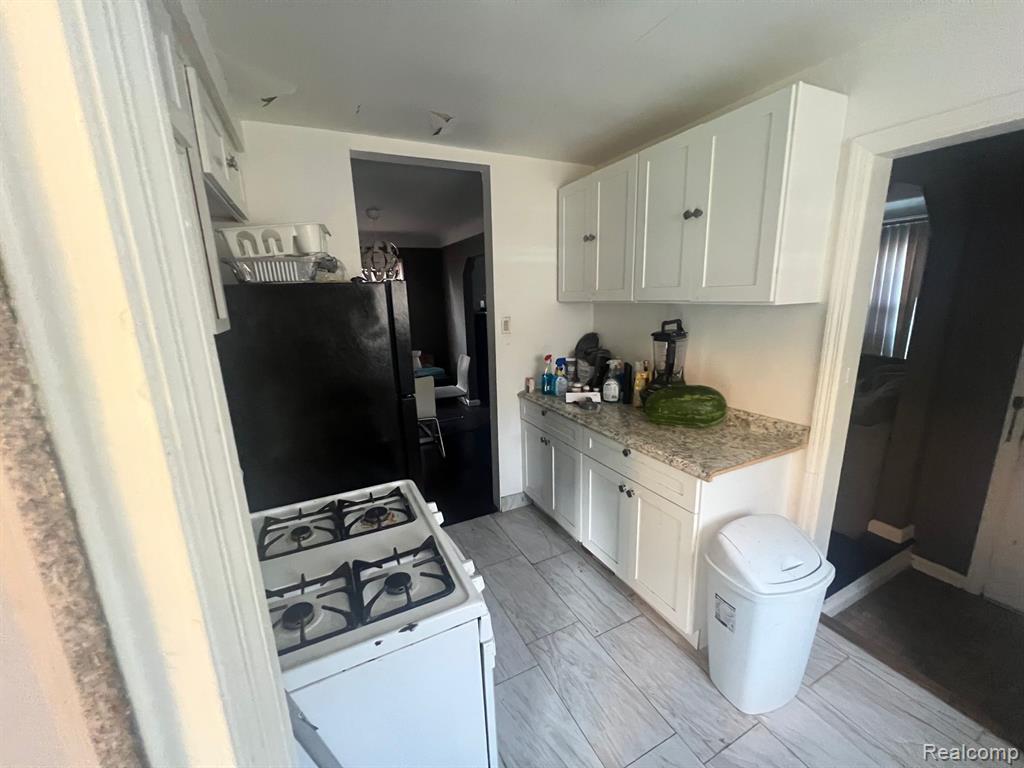 8205 APPOLINE Street, Detroit, MI 48228 — Photo 10