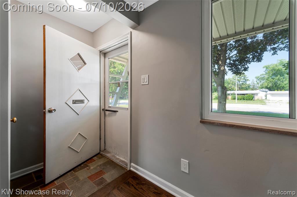 8936 Merriman Road, Livonia, MI 48150 — Photo 17