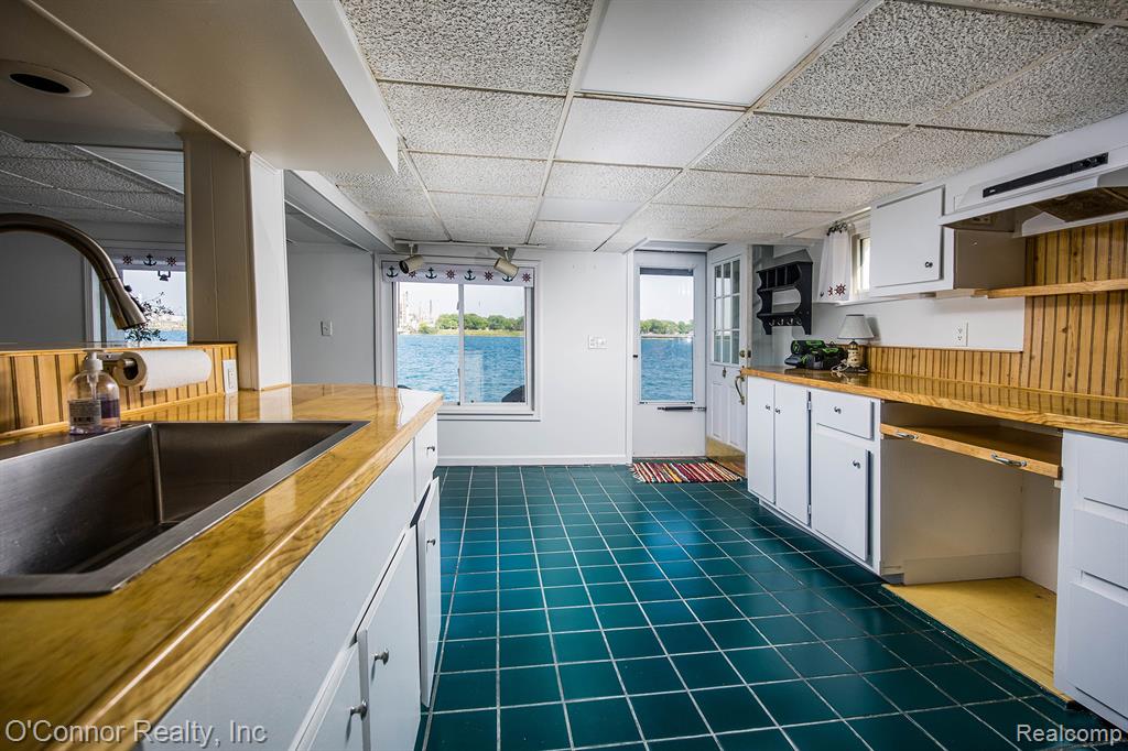105 Gratiot Boulevard, Marysville, MI 48040 — Photo 19