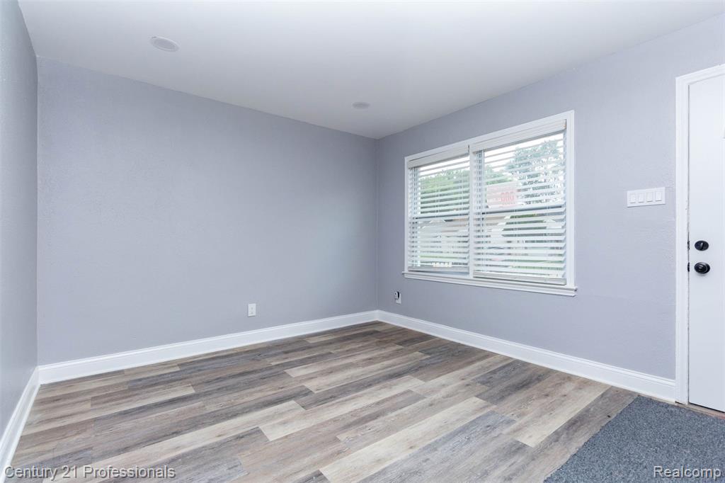 9037 Longacre Street, Detroit, MI 48228 — Photo 6