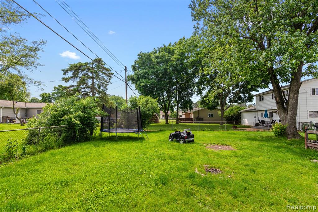 927 Piper Drive, Saginaw, MI 48604 — Photo 28