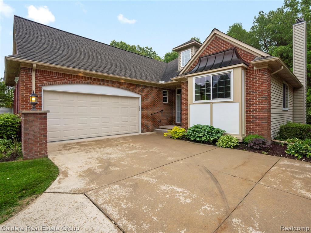 9862 Tioga Trail, Pinckney, MI 48169 — Photo 2