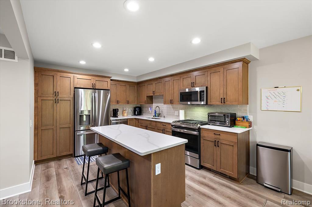 525 Oxford Court, Rochester Hills, MI 48307 — Photo 21