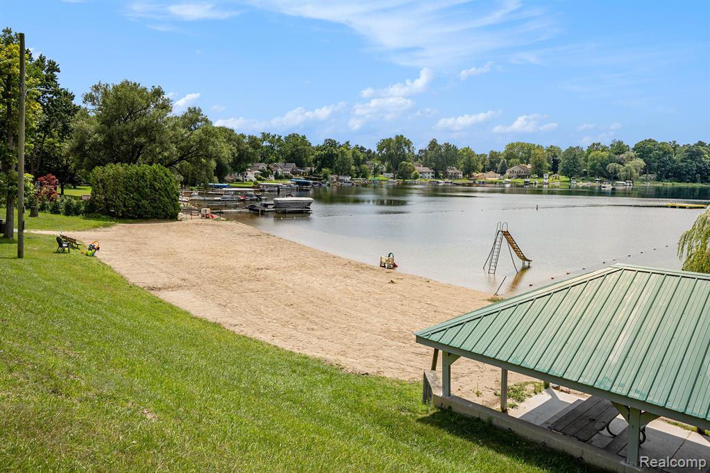 732 N Conklin Road, Lake Orion, MI 48362 — Photo 33