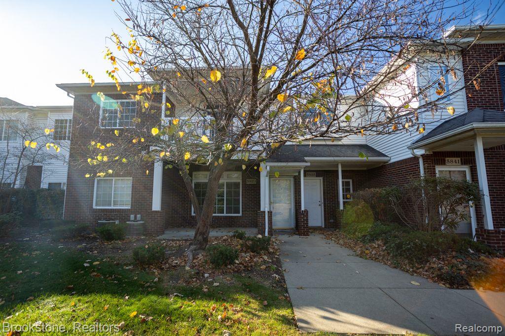 5829 TWIN OAKS Drive, Sterling Heights, MI 48314 — Photo 24