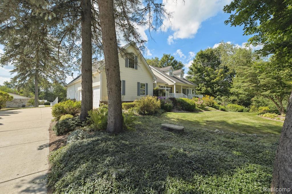 7127 Perry Lake Road, Clarkston, MI — Photo 2