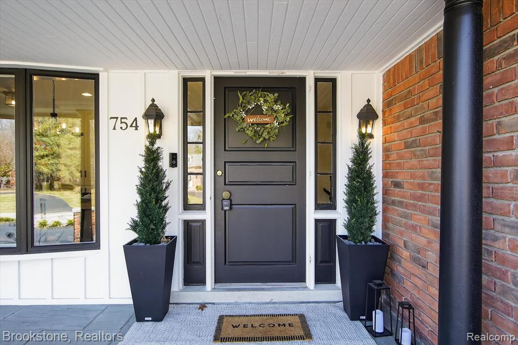 754 N Valley Chase Road, Bloomfield Hills, MI 48304 — Photo 4