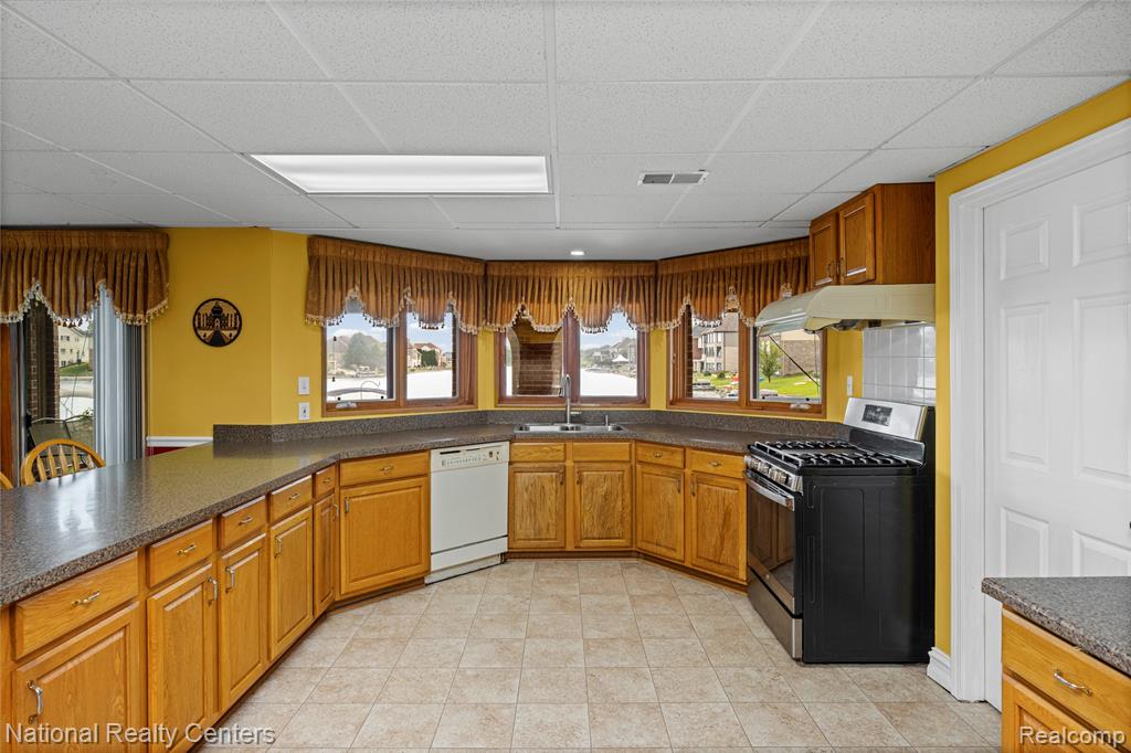 51577 Merry Lane, Utica, MI 48316 — Photo 61