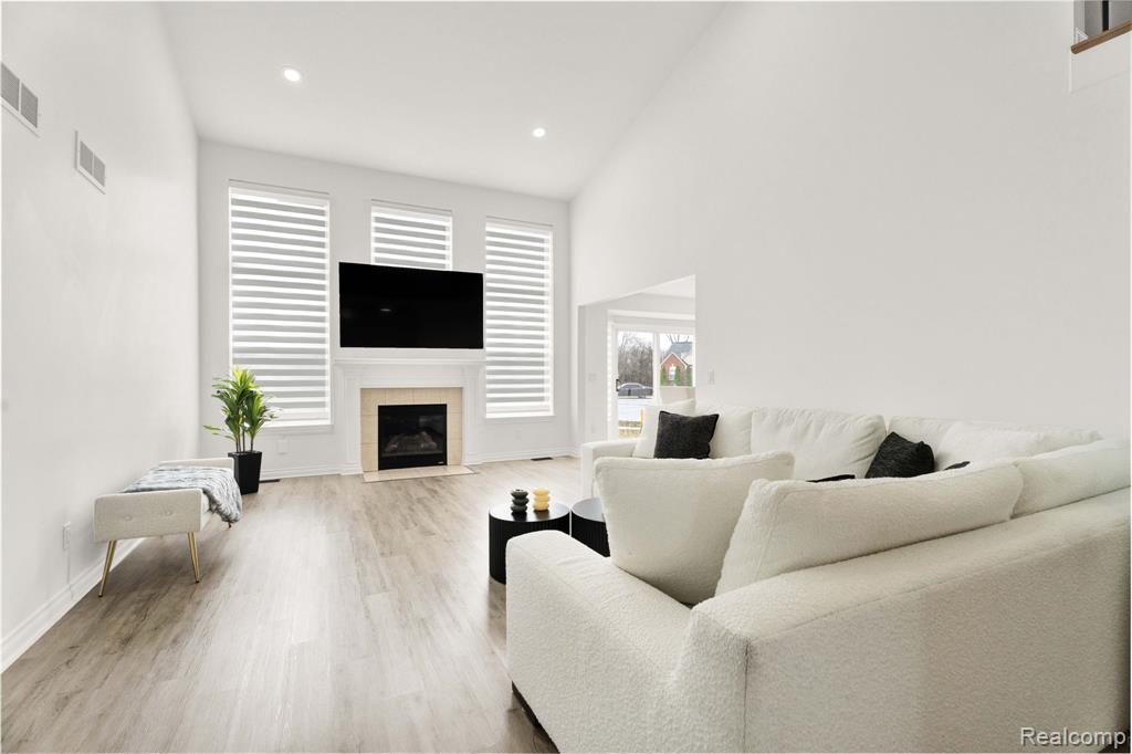 21196 Oak Ridge Drive, Clinton Twp, MI 48036 — Photo 9