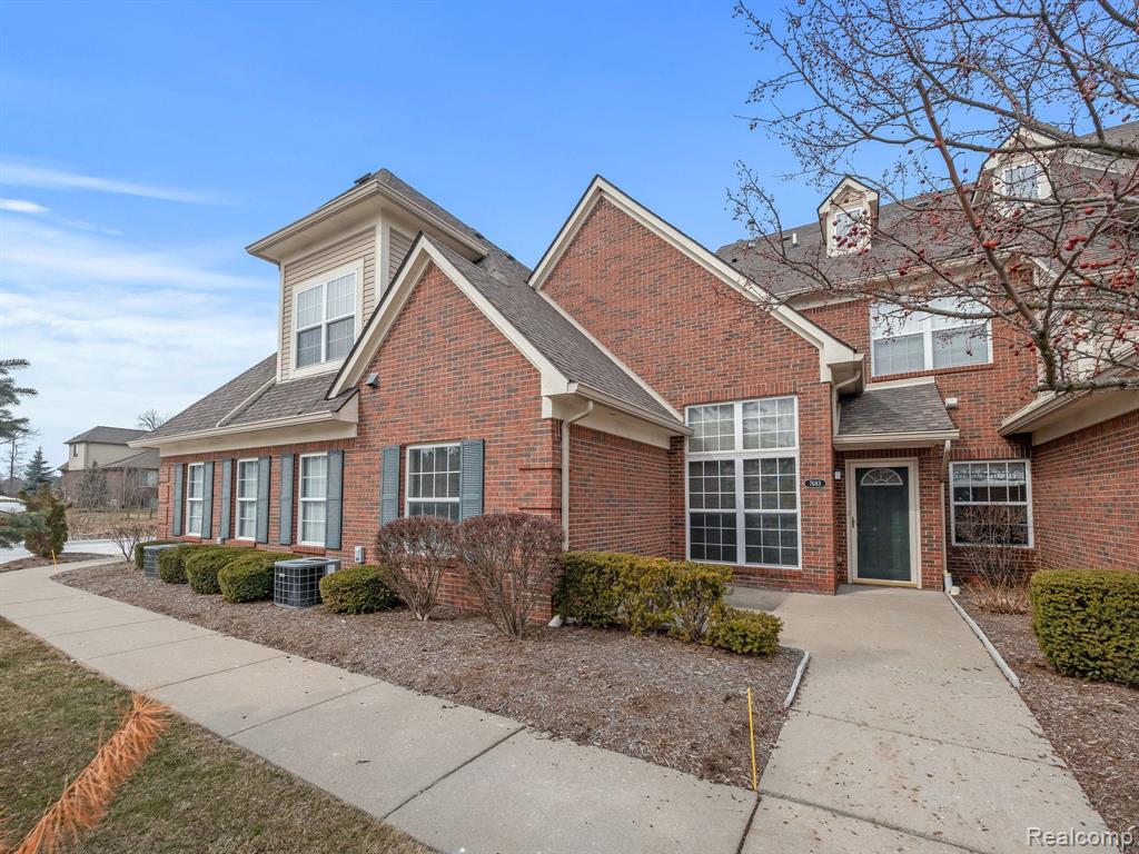 7683 AMBASSADOR Drive, Shelby Twp, MI 48316 — Photo 2