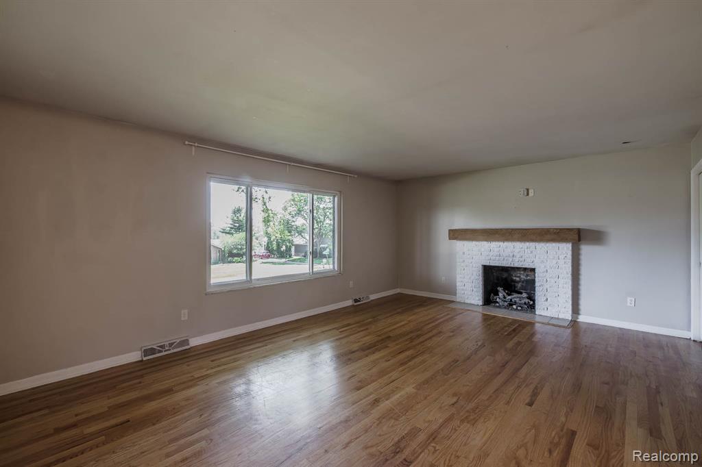 7709 Shelley Drive, Clarkston, MI 48348 — Photo 19