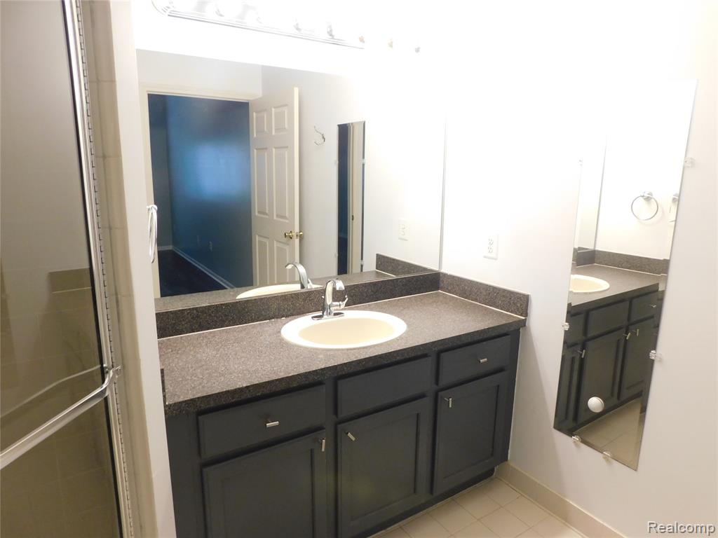 5589 Twin Oaks Drive, Sterling Heights, MI 48314 — Photo 20