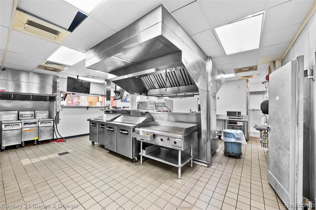 32704 Grand River Avenue, Farmington, MI, 48336