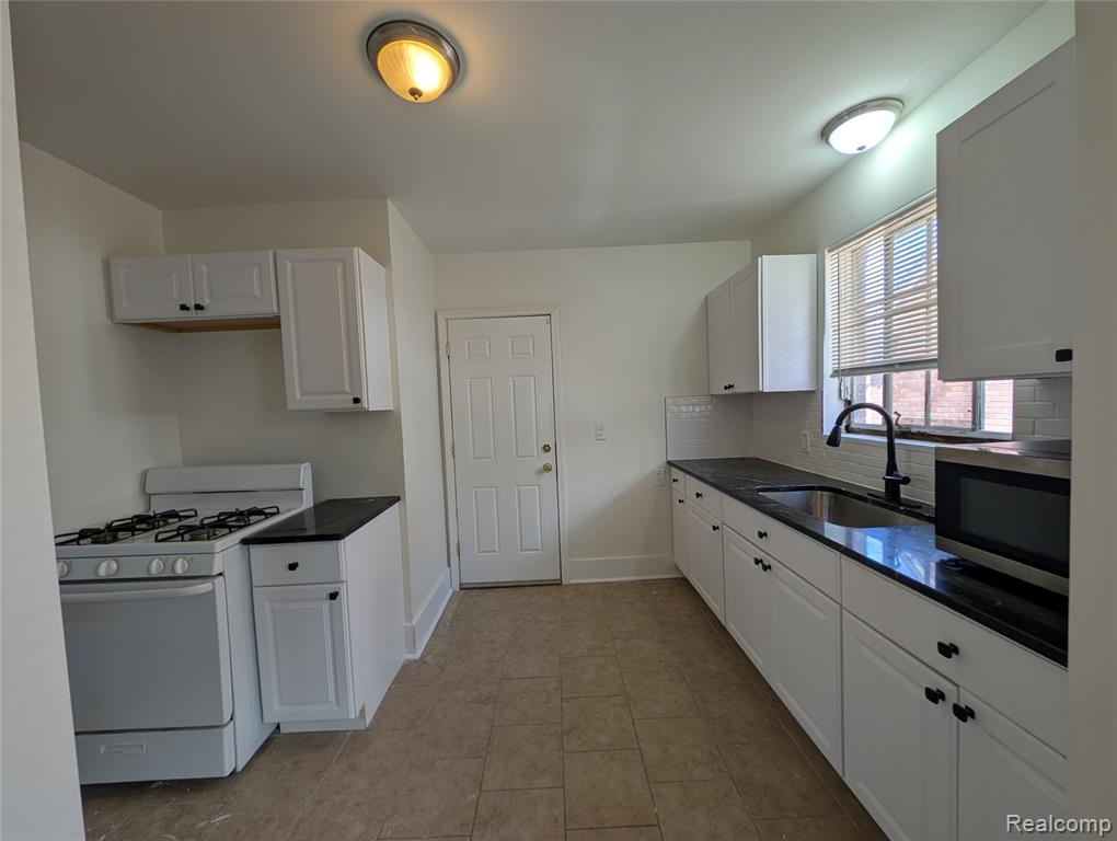 17530 Roselawn, Detroit, MI 48221 — Photo 5