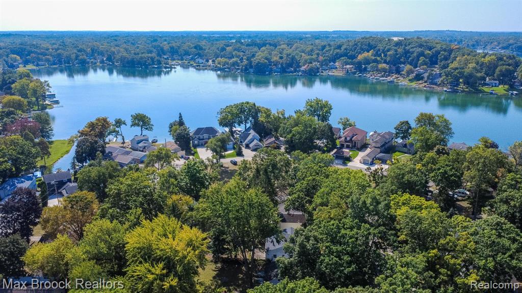 4120 Lotus Drive, Waterford, MI 48329 — Photo 43